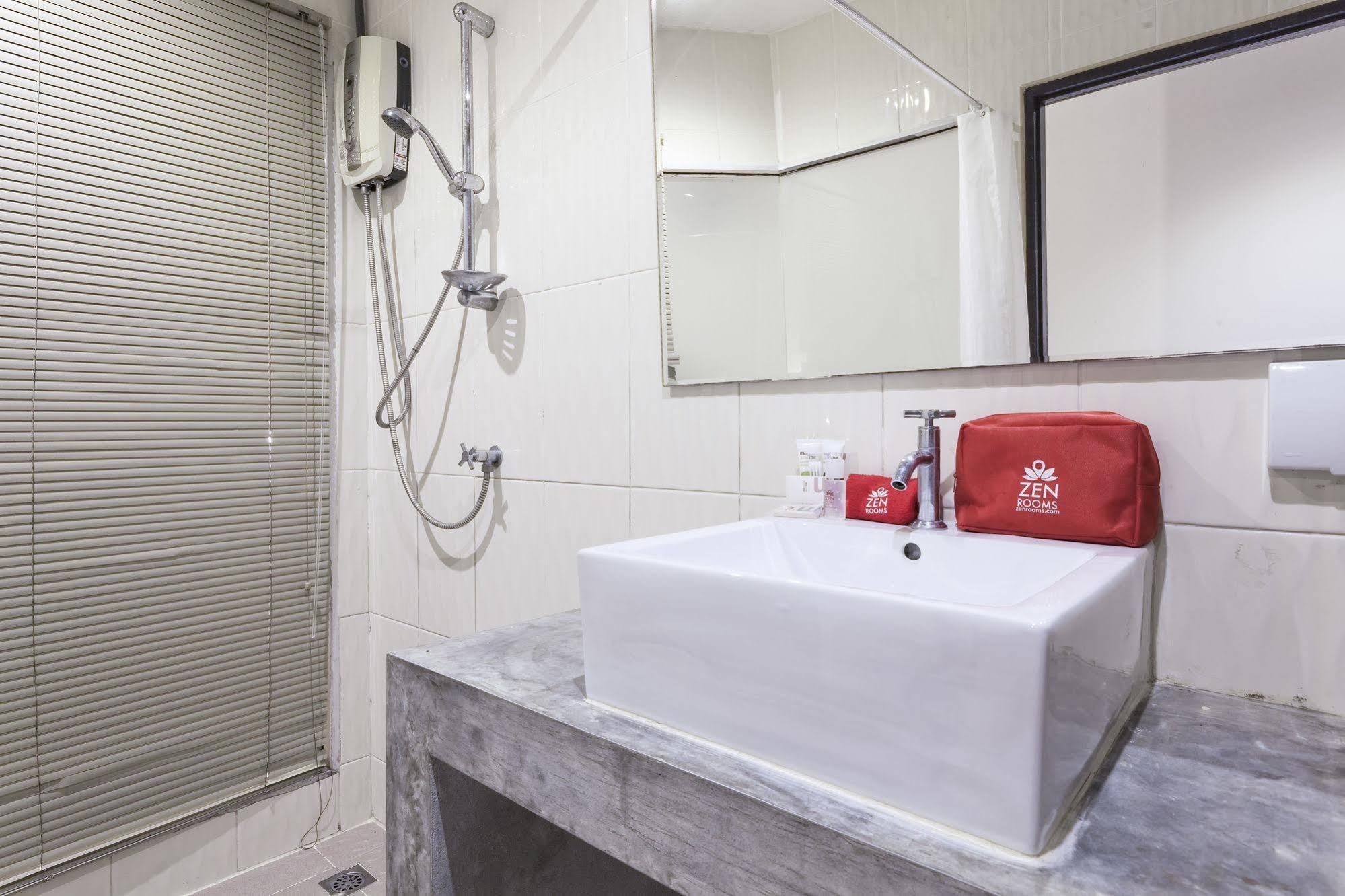 Zen Rooms Basic Nanai Phuket パトン エクステリア 写真